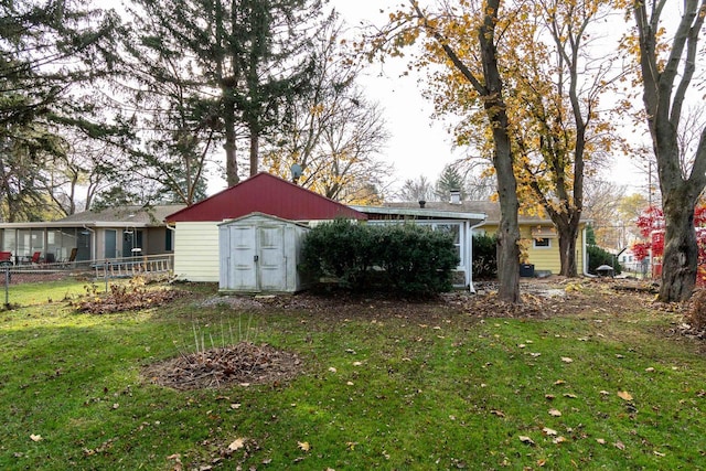 view of yard with a storage shed