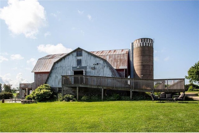 exterior space featuring a yard