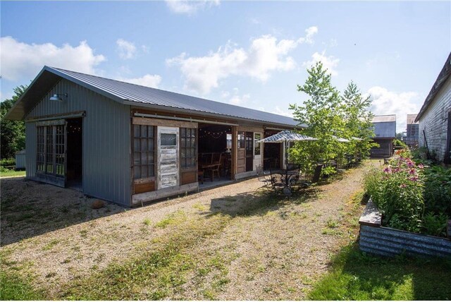 back of house with an outdoor structure