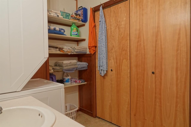 laundry room with stacked washing maching and dryer and sink