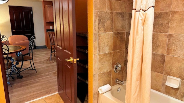 bathroom featuring shower / tub combo