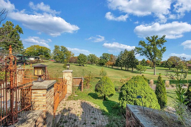 view of yard featuring a rural view