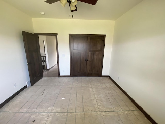 unfurnished bedroom with light wood-type flooring, ceiling fan, and a closet