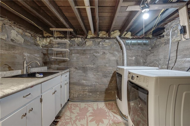 laundry area with sink, cabinets, and washing machine and clothes dryer