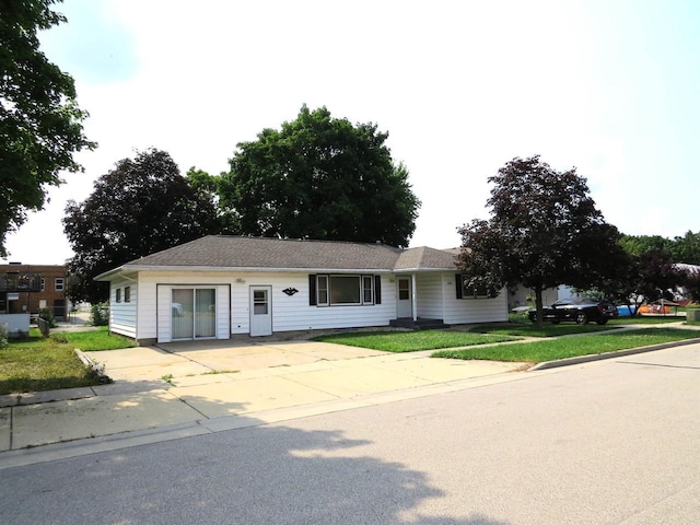 ranch-style house with a front yard