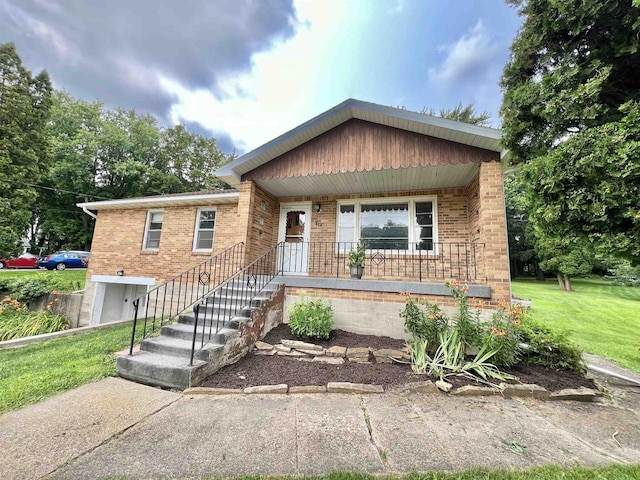 view of front of house with a front yard