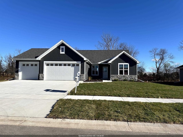 view of front facade featuring a garage and a front lawn