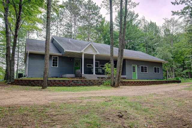 ranch-style house featuring covered porch