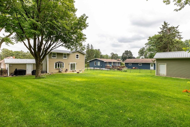 view of yard featuring an outdoor structure