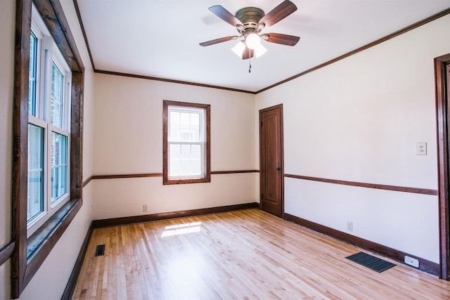 spare room featuring crown molding, light hardwood / wood-style floors, and ceiling fan