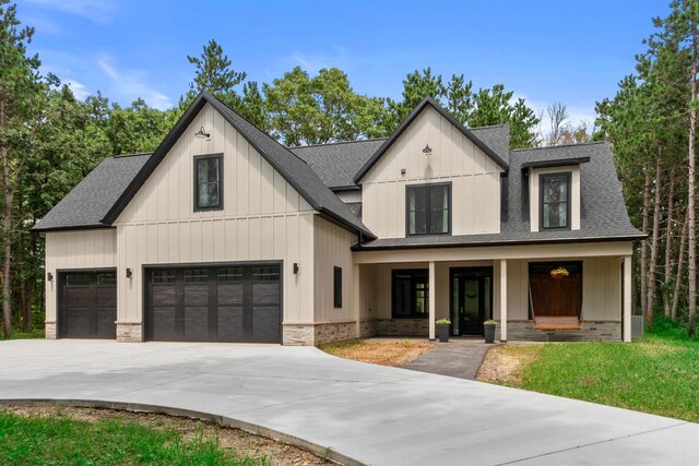 view of front facade featuring a garage and a porch