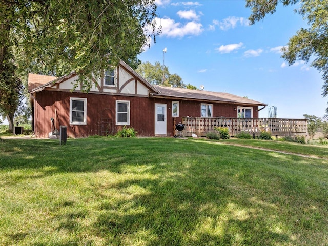 W7031 Hickory Ln, Elkhart Lake, WI 53020 - view of front facade featuring a front lawn