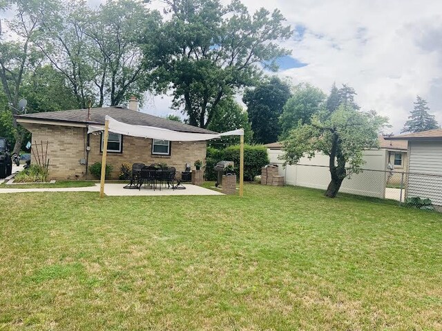 view of yard with a patio area