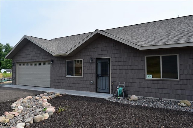 view of front facade featuring a garage