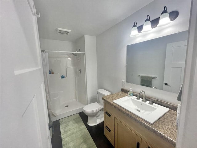 bathroom featuring a shower with curtain, vanity, and toilet