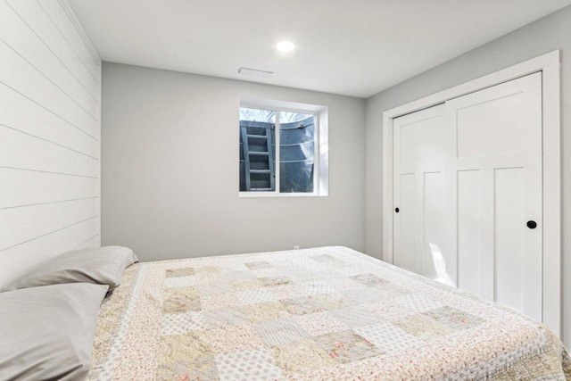 bedroom featuring a closet