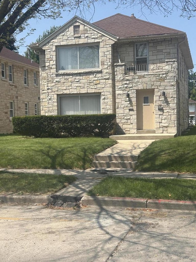 view of front of home with a front yard