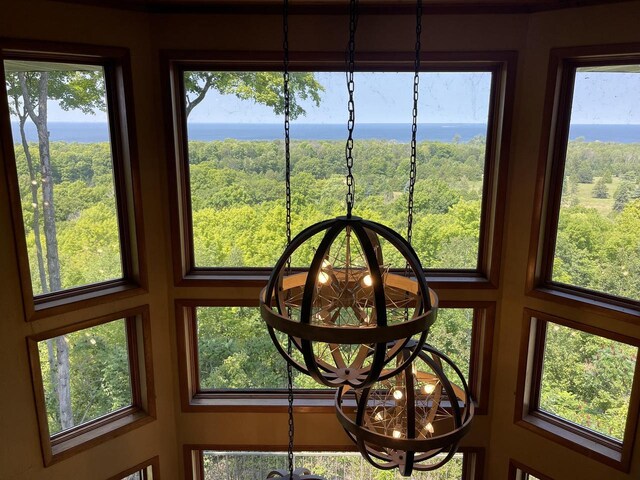 room details featuring an inviting chandelier