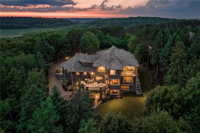 view of aerial view at dusk