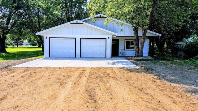 view of front facade with a garage