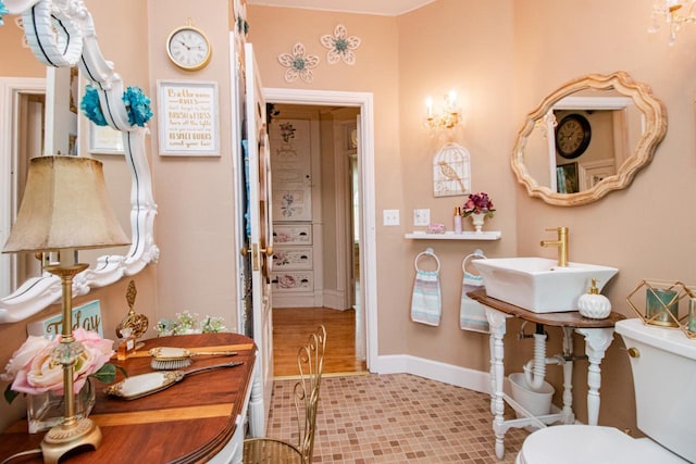 bathroom featuring sink and toilet