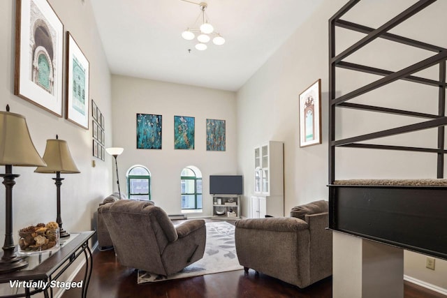 living room featuring dark wood-type flooring and an inviting chandelier