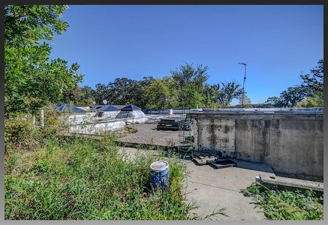 view of yard with a patio