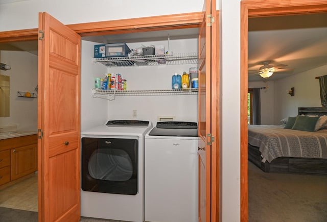 laundry room with washing machine and dryer, ceiling fan, and carpet flooring