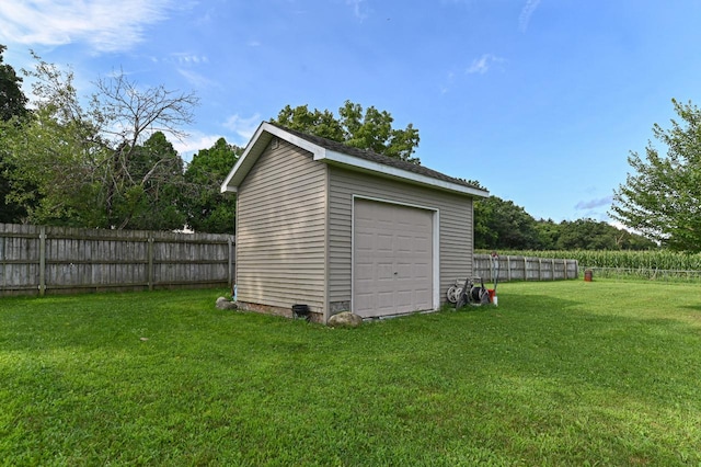 view of outdoor structure featuring a yard