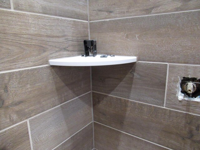 518 Woodside Ct, West Bend, WI 53095 - view of bathroom