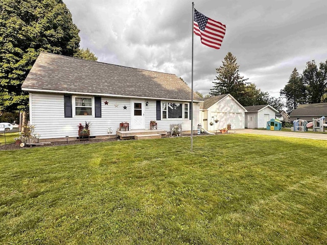 view of front of home featuring a front yard