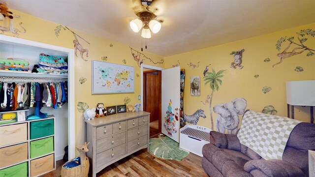 bedroom with ceiling fan and carpet