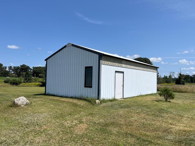 view of outdoor structure with a yard