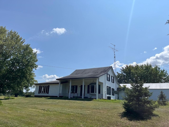 view of front of property with a front lawn and covered porch