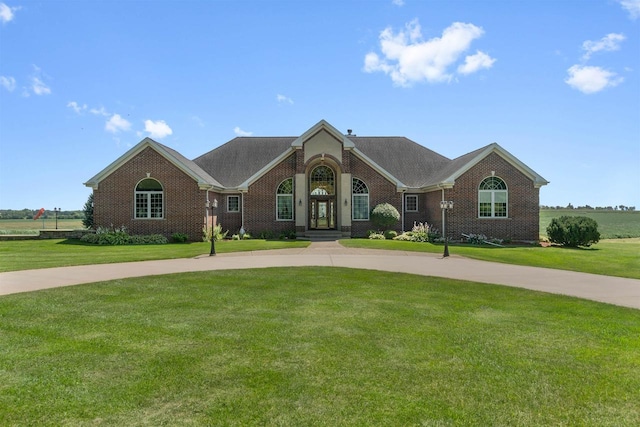 ranch-style house featuring a front lawn