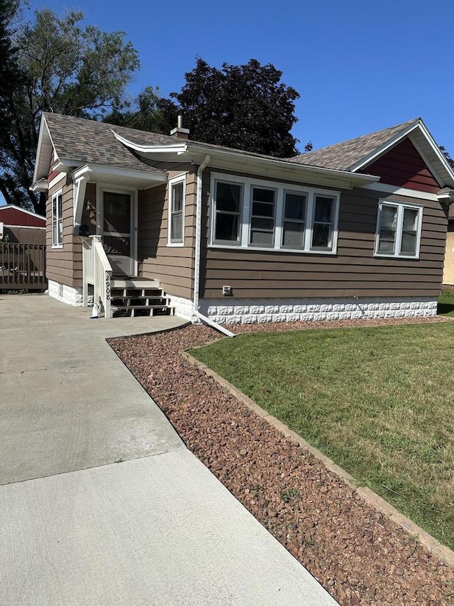 view of front of house with a front yard