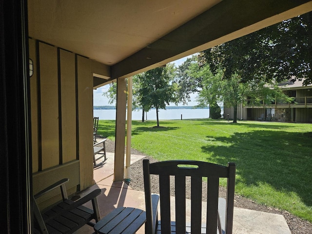 view of yard with a patio area