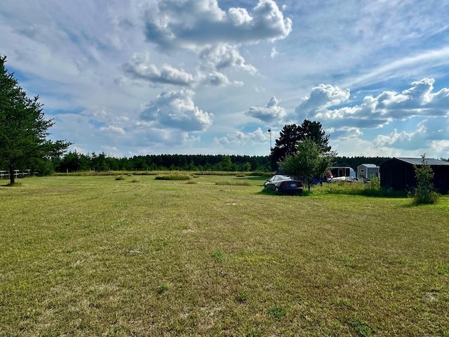 view of yard with a rural view