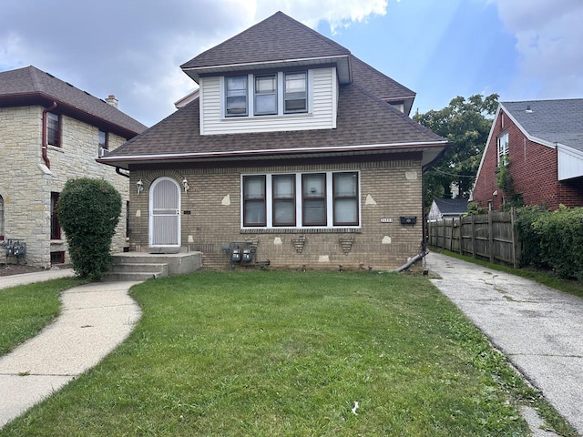 view of front facade featuring a front yard