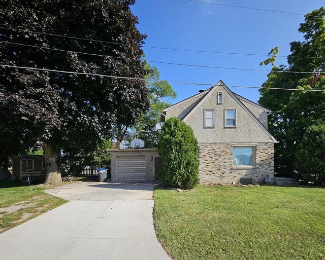 view of front of property featuring a front yard and a storage shed