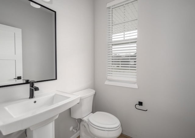 bathroom featuring toilet and sink