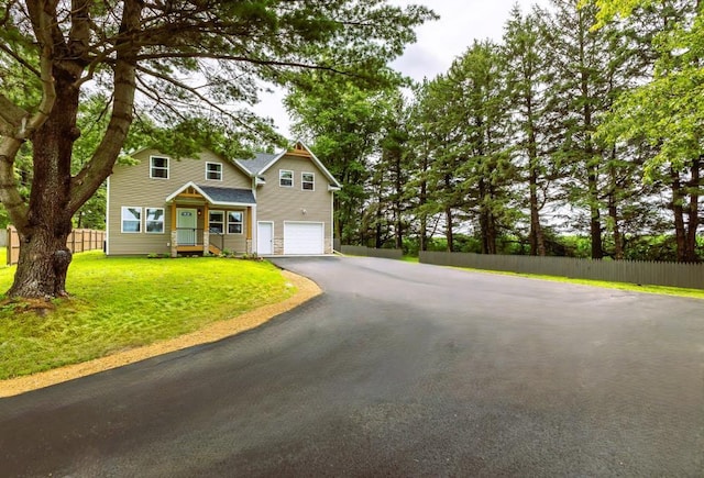 view of front of home featuring a front lawn