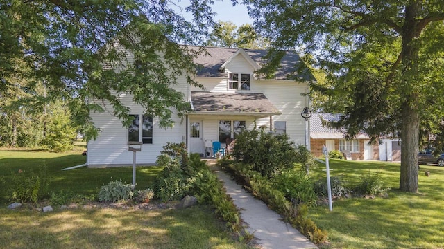 view of front of property with a front yard