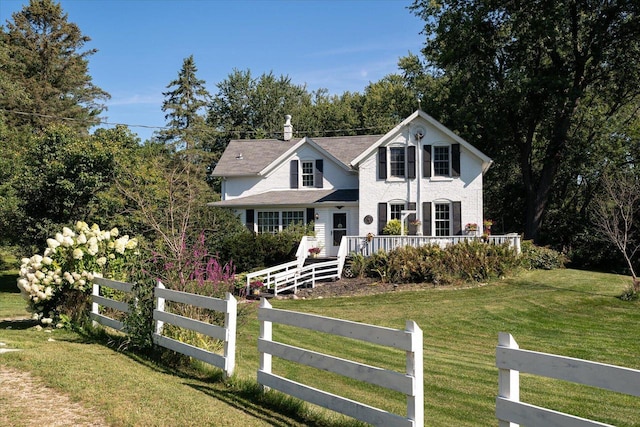 view of front facade with a front yard