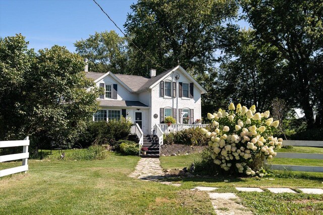 view of front of house featuring a front yard