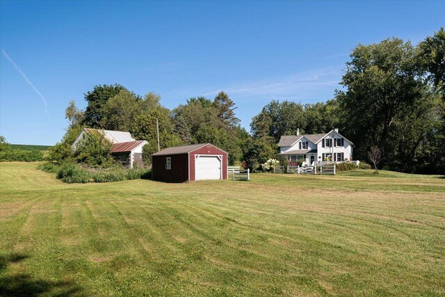 view of yard featuring a garage and an outdoor structure