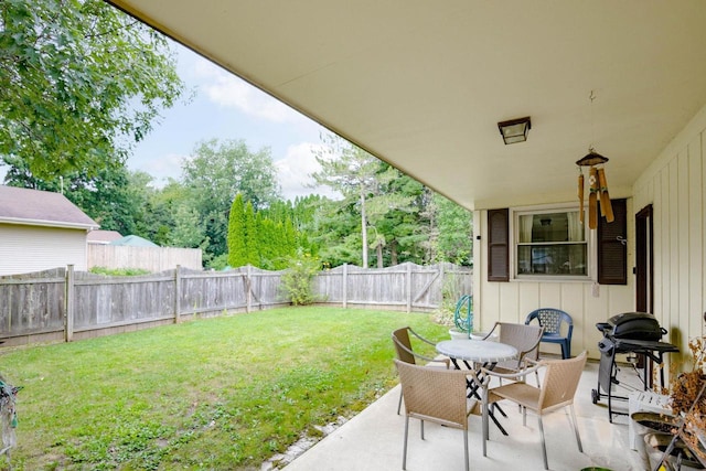 view of yard featuring a patio