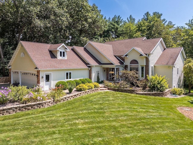 view of front facade featuring a front lawn and a garage