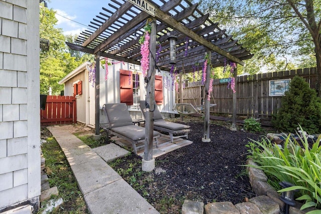 view of yard featuring a pergola