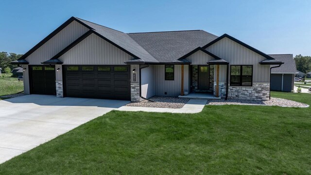 view of front facade featuring a front yard and a garage